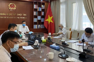 Quang cảnh cuộc họp.