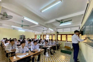 Học sinh Trường THPT Hàng Hải tập trung ôn luyện cho kì thi tốt nghiệp THPT 2021.