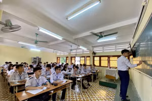 Học sinh Trường THPT Hàng Hải tập trung ôn luyện cho kì thi tốt nghiệp THPT 2021.