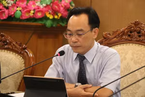 Thứ trưởng Bộ GD&ĐT Hoàng Minh Sơn phát biểu tại buổi làm việc.