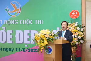 Thứ trưởng Bộ Y tế Trần Văn Thuấn.