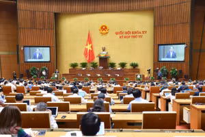 443/455 đại biểu Quốc hội tham gia tán thành thông qua Luật Thực hiện dân chủ ở cơ sở.