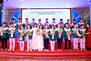 Trường THCS Trọng Điểm tổ chức Lễ xuất quân động viên tinh thần và chúc mừng các em học sinh tham gia Kỳ thi chọn học sinh giỏi cấp tỉnh THCS năm 2024. 