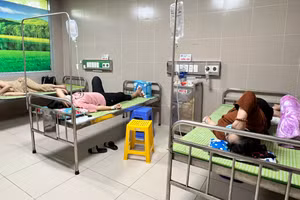 Một số người đang được điều trị, theo dõi tại Bệnh viện Đa khoa tỉnh Thái Bình.