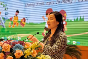 Bà Nguyễn Thị Hạnh, Phó Chủ tịch UBND tỉnh, Trưởng Ban vì sự tiến bộ của phụ nữ và bảo vệ, chăm sóc trẻ em tỉnh phát biểu khai mạc buổi lễ.