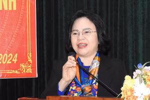 Thứ trưởng Ngô Thị Minh phát biểu. 