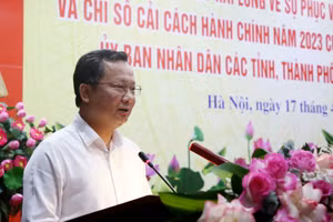 Ông Cao Tường Huy, Chủ tịch UBND tỉnh Quảng Ninh phát biểu tại hội nghị.