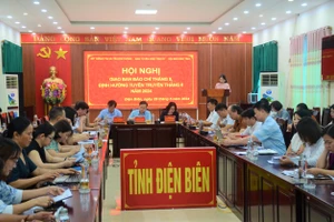 Toàn cảnh buổi họp.