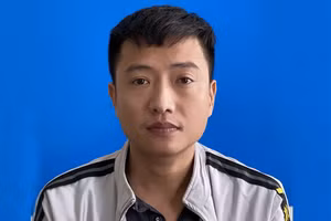 Phạm Trọng Phương tại cơ quan công an. (Ảnh: CANA)