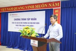 Ông Nguyễn Hồng Thạch - Phó Ban An toàn và Môi trường EVNGENCO1 phát biểu. (Ảnh: CTCC)