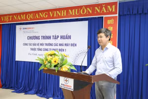 Ông Nguyễn Hồng Thạch - Phó Ban An toàn và Môi trường EVNGENCO1 phát biểu. (Ảnh: CTCC)
