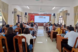 Các đơn vị trường học trên địa bàn huyện huyện Triệu Phong tham gia tập huấn nghiệp vụ khảo sát đo lường mức độ hài lòng của người dân đối với dịch vụ giáo dục Tiểu học công lập do Sở GD&ĐT Quảng Trị tổ chức vào ngày 13/5.