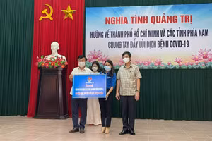 Tại chương trình, các đơn vị, cá nhân trong tỉnh Quảng Trị đã ủng hộ tiền mặt cùng nhiều hàng hoá thiết yếu