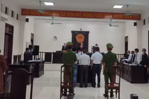 Toàn cảnh phiên tòa xét xử vụ dùng mạng xã hội nói xấu lãnh đạo tỉnh Quảng Trị.