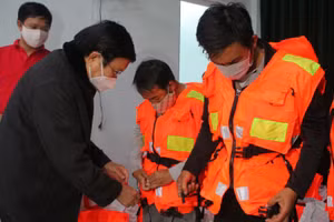 1.000 bộ áo phao được trao tặng cho ngư dân lần này có rất nhiều công dụng hữu ích.