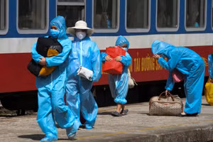 Chuyến tàu đầu tiên đưa 384 công dân Quảng Trị về quê tránh dịch dừng đỗ tại ga Đông Hà vào chiều 29/7.