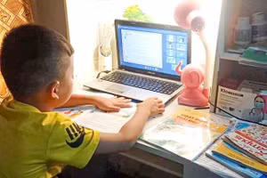 Để phòng dịch Covid-19, các học sinh tại khu vực TP Đông Hà đều học tập trực tuyến 