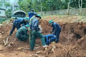 Đội quy tập hài cốt liệt sỹ Đoàn Kinh tế - Quốc phòng 337 vẫn đang mở rộng tìm kiếm khu vực vừa tìm thấy 2 hài cốt liệt sỹ