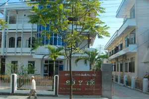 Sở Y tế tỉnh Quảng Trị cùng Trung tâm Kiểm soát dịch bệnh tỉnh Quảng Trị đã mua nhiều gói kit test Covid-19 Việt Á từ Công ty cổ phần thiết bị y tế và dược phẩm Thừa Thiên Huế.