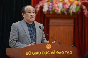 PGS.TS Nguyễn Huy Nga - nguyên Cục trưởng Cục Y tế dự phòng (Bộ Y tế) phát biểu tại hội thảo.