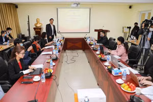 Hội thảo “Phát triển năng lực nghề nghiệp đội ngũ nhà giáo - thành quả và thách thức” tại điểm cầu Học viện Quản lý giáo dục.