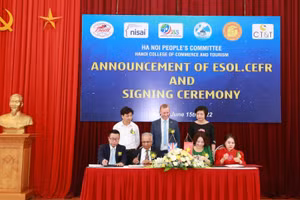 Lễ ký kết giữa Trường Cao đẳng Thương mại và Du lịch Hà Nội và Nisai Group.