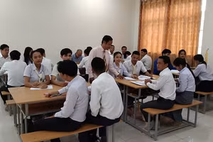 Tiết dạy Tiếng Việt cho học viên tại Đại học Champasak, Lào. Ảnh Ngọc Sơn