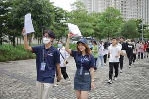 Học sinh THPT trải nghiệm một ngày làm sinh viên tại Trường Đại học Phenikaa.