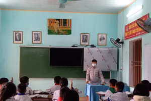 Thầy trò Trường trung học cơ sở Thụy LIên, Thái Thụy, Thái Bình trong giờ học.