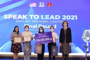 Trao giải cho các đội thi giành chiến thắng tại Speak to Lead mùa 2.