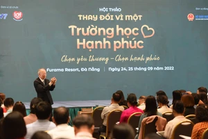 Giáo sư Peck Cho chia sẻ tại hội thảo.