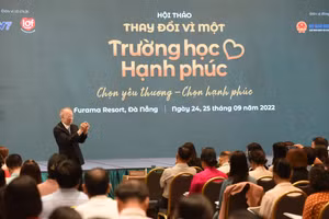 Giáo sư Peck Cho chia sẻ tại hội thảo.