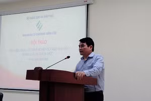 Ông Phạm Tuấn Anh, Phó Cục trưởng Cục Nhà giáo và Cán bộ quản lý giáo dục phát biểu tại hội thảo.