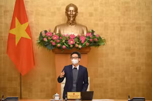 Phó Thủ tướng Vũ Đức Đam phát biểu tại cuộc họp trực tuyến về tình hình mở cửa trường học tại các địa phương.