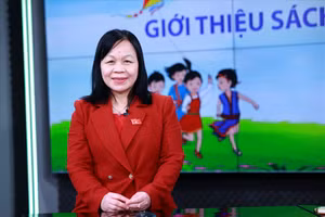 Bà Nguyễn Thị Mai Hoa - Phó Chủ nhiệm Ủy ban Văn hóa, Giáo dục của Quốc hội tại tọa đàm.