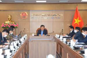 Thứ trưởng Nguyễn Hữu Độ chủ trì Hội nghị trực tuyến đánh giá kết quả thực hiện nhiệm vụ học kỳ I năm học 2021-2022 đối với giáo dục phổ thông.