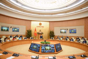 Cuộc họp trực tuyến về tình hình mở cửa trường học do Phó Thủ tướng Vũ Đức Đam chủ trì sáng 17/2. Ảnh: Thế Đại.