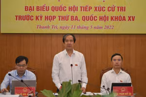 Bộ trưởng Bộ Giáo dục và Đào tạo Nguyễn Kim Sơn phát biểu tại hội nghị Đại biểu Quốc hội tiếp xúc cử tri trước Kỳ họp thứ 3, Quốc hội khóa XV.