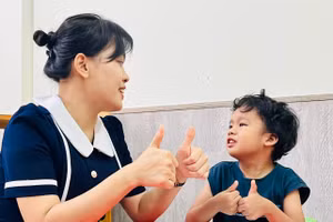 Cô trò Trường mầm non Ban Mai-Hà Đông, Hà Nội.