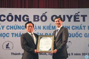 Trường Đại học Kinh tế - Luật nhận giấy chứng nhận đạt chuẩn kiểm định chất lượng giáo dục. Nguồn ảnh: website nhà trường