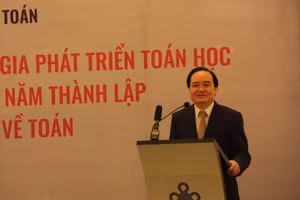 Bộ trưởng Bộ GD&ĐT Phùng Xuân Nhạ phát biểu tại buổi lễ.