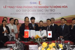 Trường ĐH Bách khoa Hà Nội và Công ty TNHH SMC Corporation Việt Nam ký kết hợp tác.