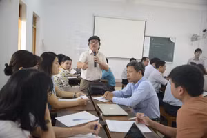 Giảng viên chủ chốt hướng dẫn phương pháp kiểm tra, đánh giá học sinh theo hướng phát triển phẩm chất, năng lực.