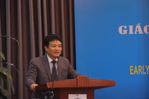 TS. Nguyễn Đức Huy, Phó Hiệu trưởng Trường ĐH Giáo dục, ĐHQG Hà Nội phát biểu tại hội thảo.