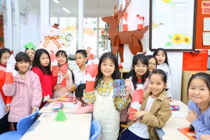 Không khí viết thư chia sẻ về những việc tốt mình đã làm, cũng như gửi gắm mong ước trong dịp Noel được học sinh các lớp hào hứng đón nhận và thực hiện trong suốt một tuần trước lễ Giáng sinh.