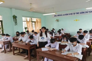 Học sinh Trường THPT Phú Điền trong giờ học Ngữ văn