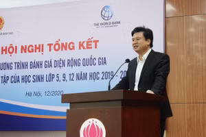 Thứ trưởng Bộ GD&ĐT Nguyễn Hữu Độ phát biểu tại hội nghị.