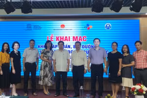 Các đại biểu dự khai mạc tập huấn tại điểm cầu Hà Nội.