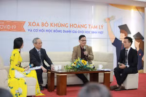 PGS.TS Trần Thành Nam, nhà giáo Nguyễn Xuân Khang, hiệu trưởng Trường Marie Curie chia sẻ tại tọa đàm.