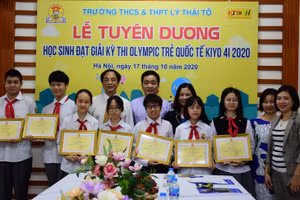 7 học sinh tham gia KIYO 4I năm 2020 được lãnh đạo Trường THCS&THPT Lý Thái Tổ tặng bằng khen. 